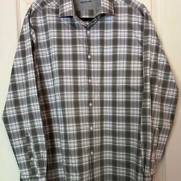 Van Heusen Men's Plaid Button-Down Shirt - Picture 1 of 4